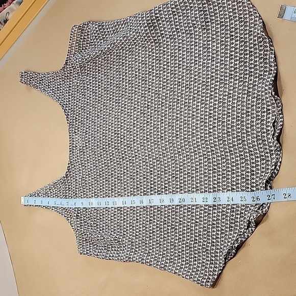 Old Navy, Size L Black White Patterned Sheer Tank, Excellent Used Condition - Picture 8 of 11